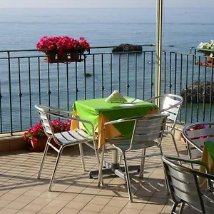 Bed & Breakfast Miramare, Giardini Naxos